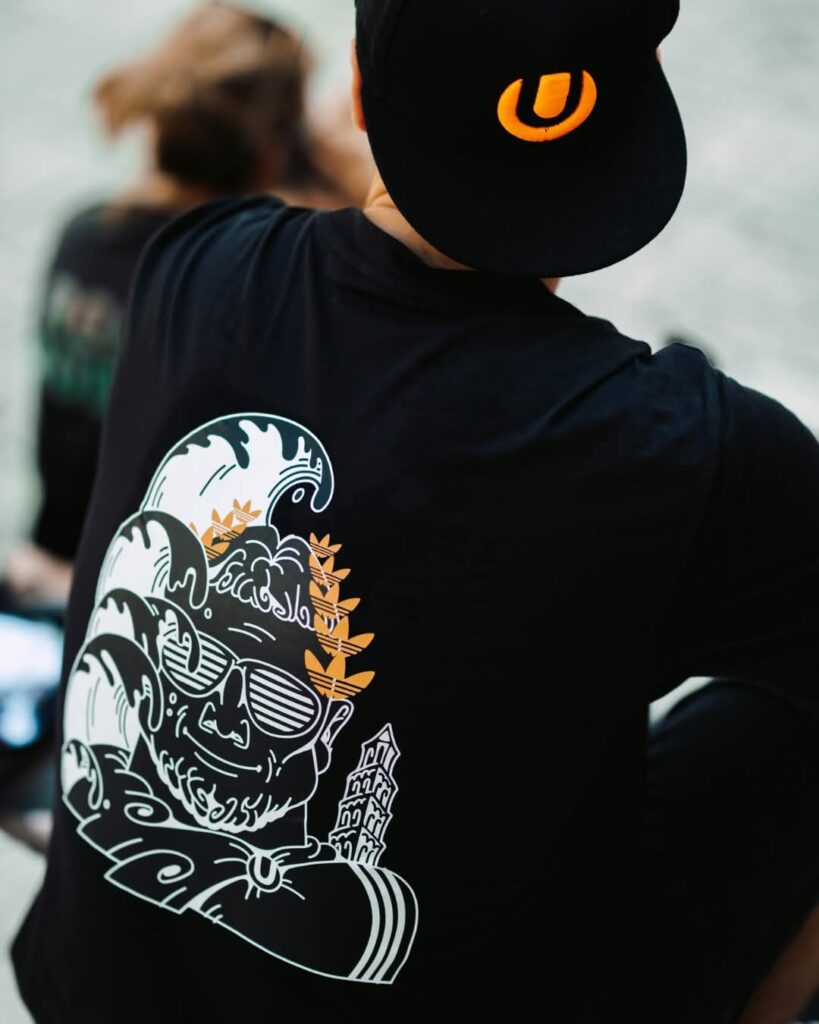 Black tshirt with ultra illustration